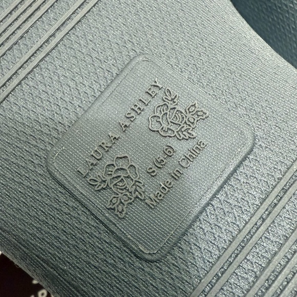 NWT☀️ Laura Ashley Plush Non-Slip Memory Foam Cozy Spa Slippers - Picture 8 of 8